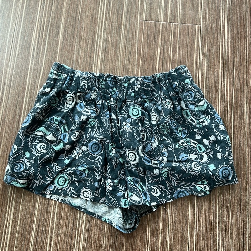 Kimchi Blue Urban Outfitters Blue Patterned Flowy Shorts